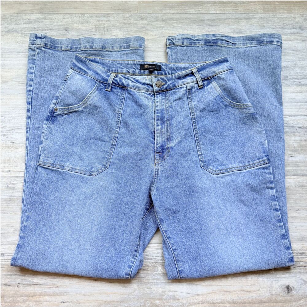 Frye High Rise Wide Leg Jeans Big Patch Pocket Light Wash Size 31x30 Vintage